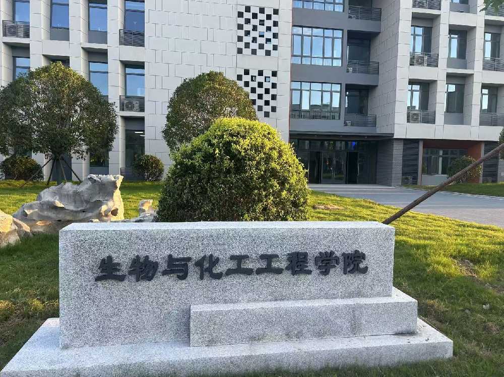 田东县扬州职业大学体育场高杆灯项目